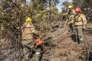 Brigadistas catamarqueos continan sus tareas en la patagonia