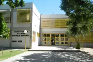 Educacin admite que hubo alumnos descompensados tras una desinfeccin en el IES Gobernador Jos Cubas