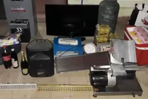 Desvalijaron una pizzera de la Capital y despus escaparon en un remis