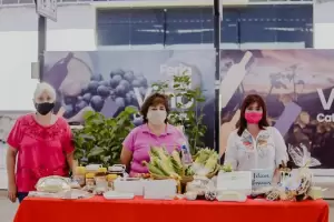 Edici�n especial de Pascuas en el Paseo de Compras de Productos Catamarque�os