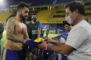 El noble gesto de Carlos Tevez con un ex combatiente de Malvinas luego del triunfo de Boca