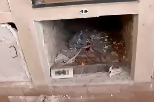 Fue al cementerio a visitar la tumba de su esposa y descubri que el cadver no estaba