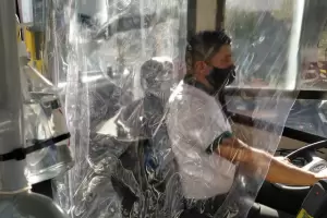 Segunda ola: un infectlogo propuso colectivos sin ventanillas