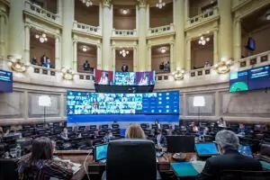 Sin la oposicin, debaten en el Senado declarar internet y telefona mvil como servicios pblicos