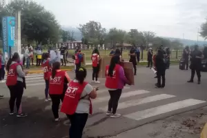 Organizaciones sociales marcharon para exigir incrementos salariales y planes