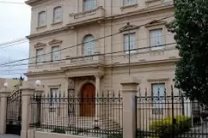 Mons. Luis Urbanc y trabajadores del Obispado estn aislados