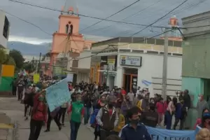 Vecinos de Andalgal y la Asamblea El Algarrobo denuncian infiltrados y zona liberada por la Policia