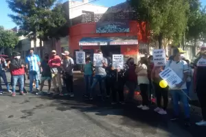 Vecinos cortaron en Av. G�emes y 9 de julio por m�dulos alimentarios