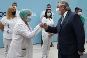 El Gobierno anunci� un bono de $6500 para el personal de salud