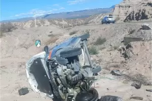 Violento vuelco de una camioneta en Beln