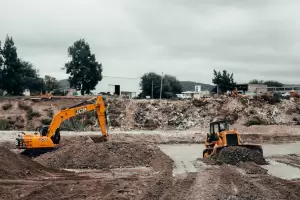 Realizan tareas de encauzamiento del ro del Valle