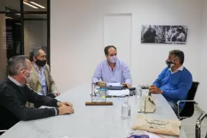 Santilln gestiona obras y viviendas para Londres ante Nacin