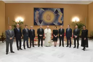 "Me expres� su idea de apoyarnos en lo que pueda", dijo el Presidente tras el encuentro con el papa Francisco