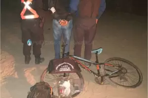 Detuvieron a un sujeto que llevaba droga en su mochila