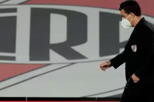 Infectlogos que asesoran al Gobierno aconsejan suspender el Superclsico