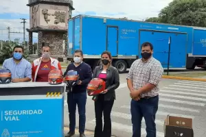 Chalecos y cascos para motodeliverys de Valle Viejo