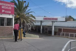 Lo dejaron afuera y termin� en el hospital