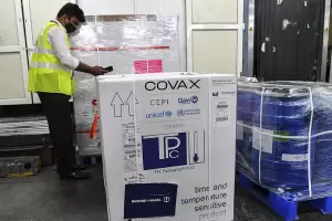 Para hoy se espera la llegada de 1,3 millones de vacunas de AstraZeneca y Sputnik V