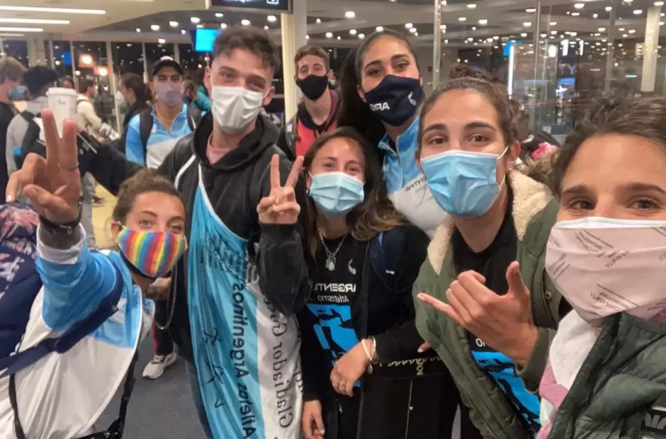 Santi y los atletas rumbo a Ecuador