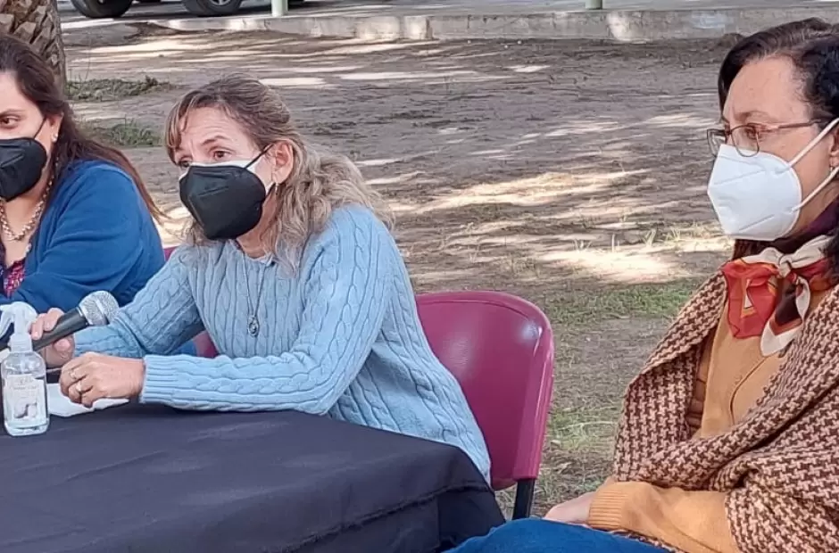 Claudia Palladino junto a las secretarias de Asistencia Sanitaria, Manuela vila