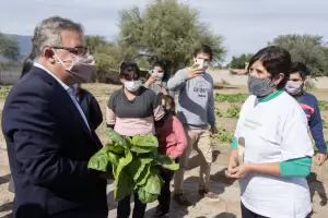 Jalil recorri el circuito productivo de Valle Viejo