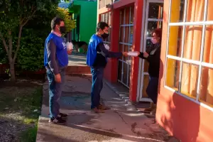 Entregan barbijos a vecinos de Fray Mamerto Esqui�