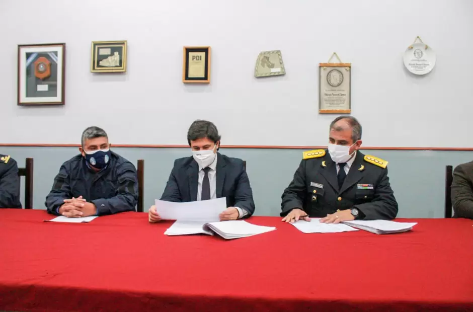 El ministro Aguirre junto al jefe de Polica, ngel Agero.