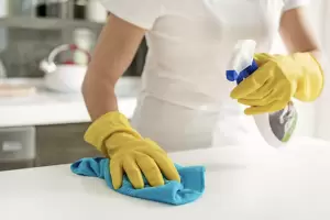 Con un 24 % en tres tramos, el personal de casas particulares comienza a cobrar el aumento