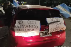 VIDEO: Alberto Fern�ndez arrib� a Salta y lo recibieron con protestas al grito de "que se vaya"