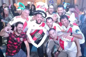 Es argentino, fantico de River y protagoniz un particular casamiento en Israel
