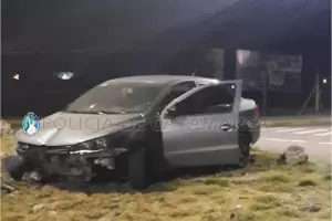 Choc� violentamente contra una rotonda en la zona norte