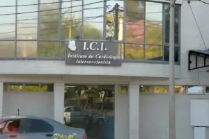 Lavaba su auto y fue golpeado por la manguera de la hidrolavadora y est grave