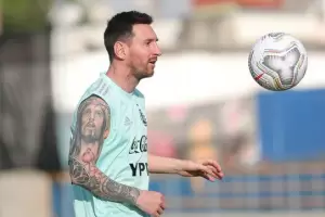 Argentina se enfrenta con Paraguay y Lionel Messi podr�a ser suplente