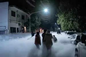 Una impresionante nube blanca invadi� las calles de Tucum�n: la explicaci�n oficial