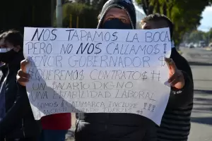 Becados volvieron a movilizarse por el pase a planta permanente