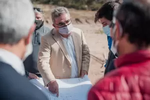 Jalil e intendentes, en las obras 
del nuevo hospital de Ambato 
y el nuevo puente de El Rodeo