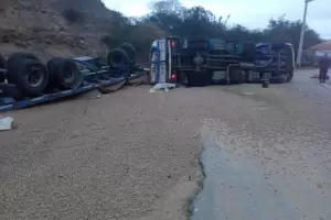 La Merced: violento vuelco de un camin sobre ruta 38