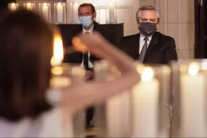 Fern�ndez y los gobernadores homenajearon a los muertos por el coronavirus: �Llevaremos a las v�ctimas siempre en nuestra memoria�