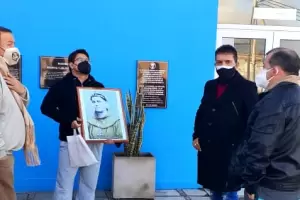 Obsequiaron retratos de Esqui al Hospital Malbrn