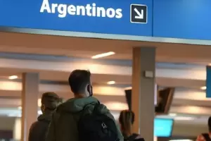 Las aerolneas advierten sobre el riesgo de argentinos varados en el exterior