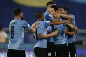 Uruguay venci� a Paraguay y jugar� los cuartos ante Colombia