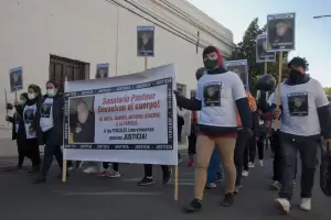 Flavia: Del sanatorio se burlan dicindonos que ya retiramos el cuerpo de mi pap