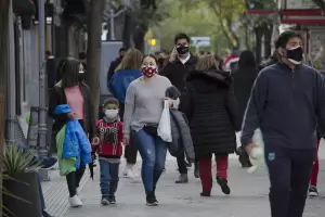 Tercer da consecutivo de baja de casos: se registraron 200 contagios y 4 decesos