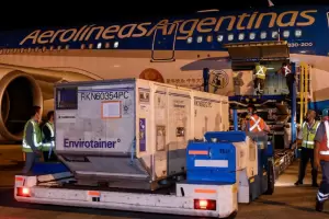 Programan 10 vuelos a China para buscar 8 millones de dosis de Sinopharm durante julio