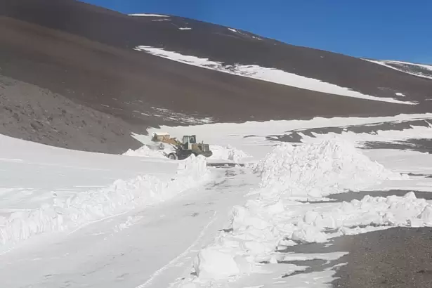 El Paso Internacional San Francisco permanece cerrado por acumulaci�n de nieve