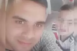 Un polic�a vio a una pensionada con sus zapatos desgastados y le compr� unos nuevos