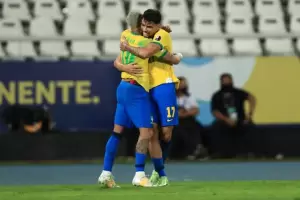 Brasil gan� con lo justo ante Per� y es finalista de la Copa