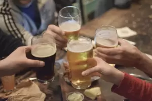 Denunci� que le robaron 400 mil pesos durante una reuni�n con amigos