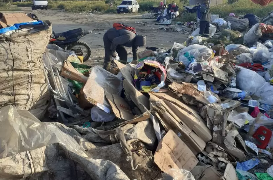 Integrantes de las cooperativas trabajando.
