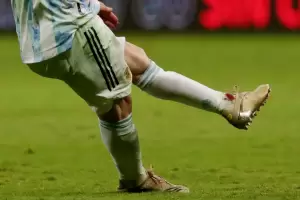 Qu� se sabe del tobillo de Messi: es la gran preocupaci�n de la Selecci�n argentina para la final con Brasil